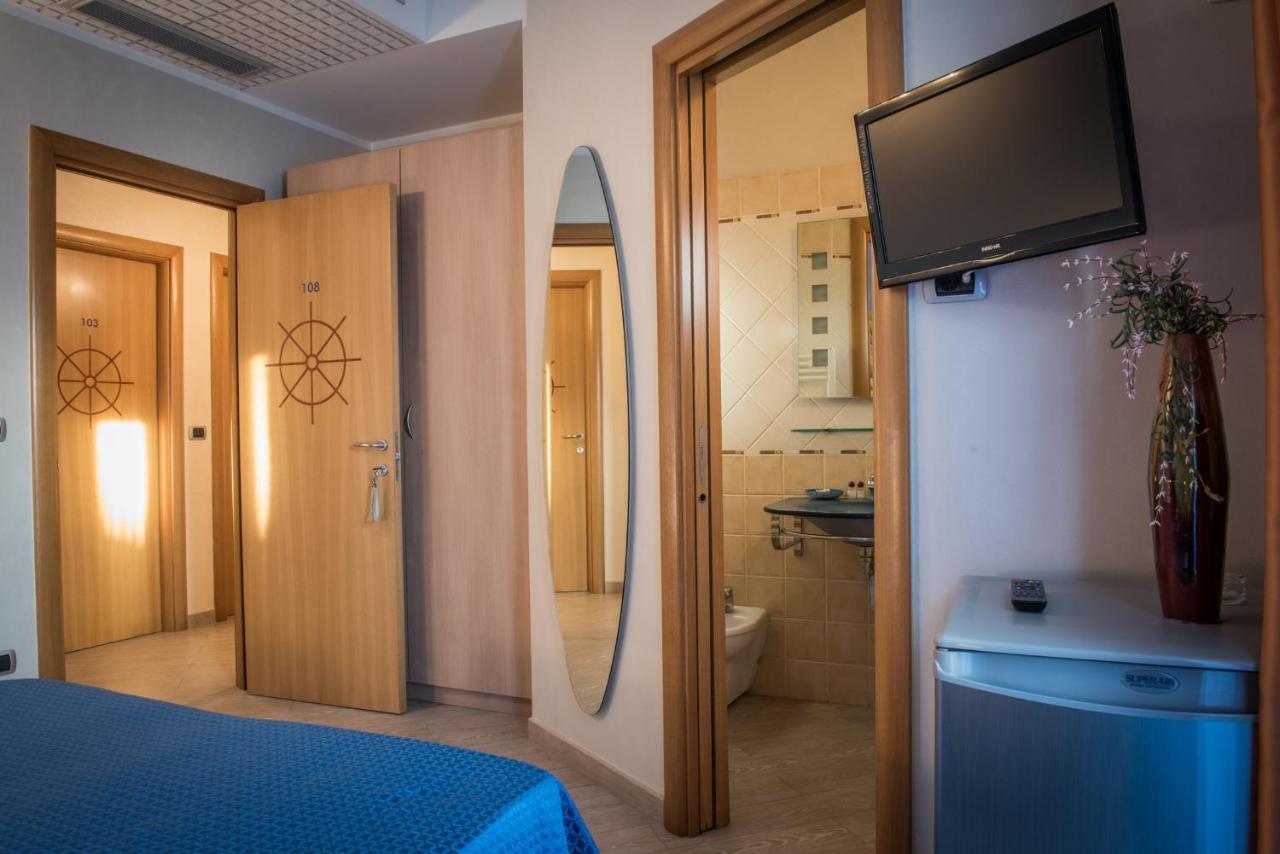 Hotel Mirage Torre Santa Sabina Habitación foto