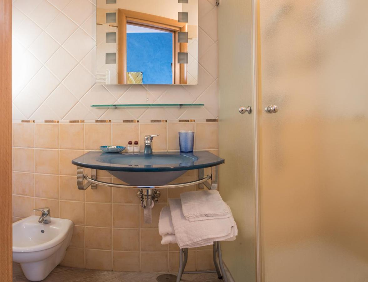 Hotel Mirage Torre Santa Sabina Habitación foto